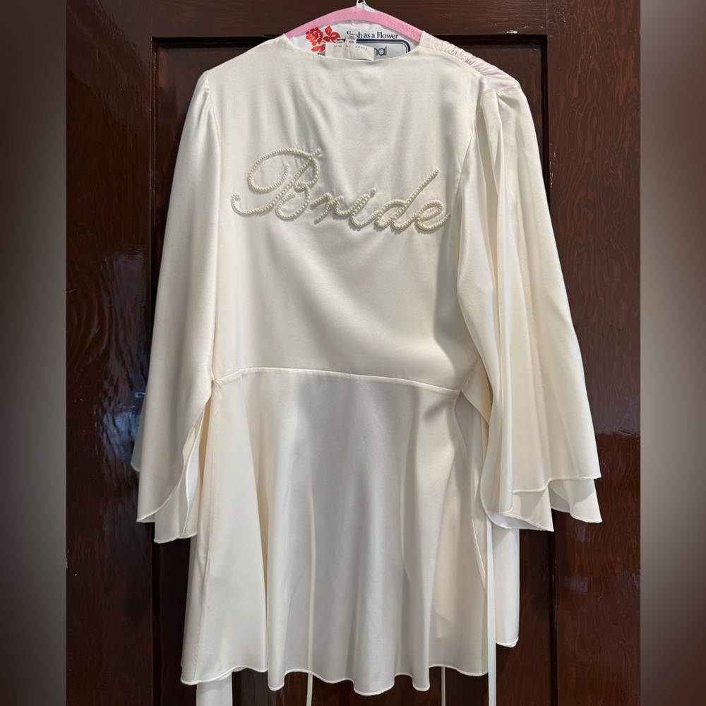 FLEUR DU MAL Bride Embroidered Angel Sleeve Robe Size S/M Pearl White